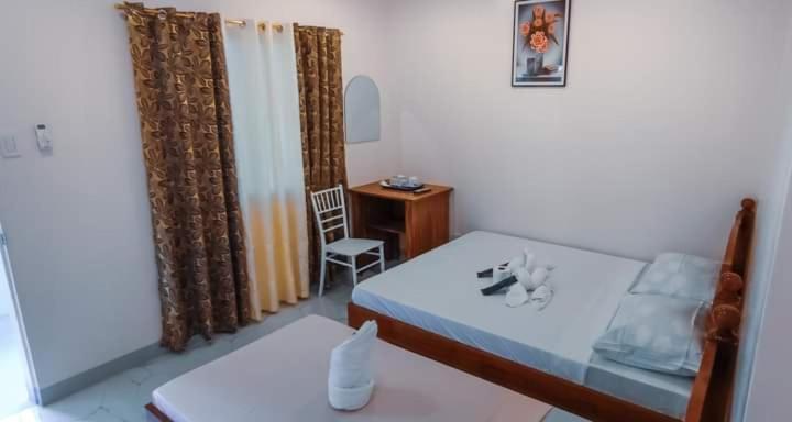 Elnora Delmar Travellers Inn Siquijor Exteriör bild