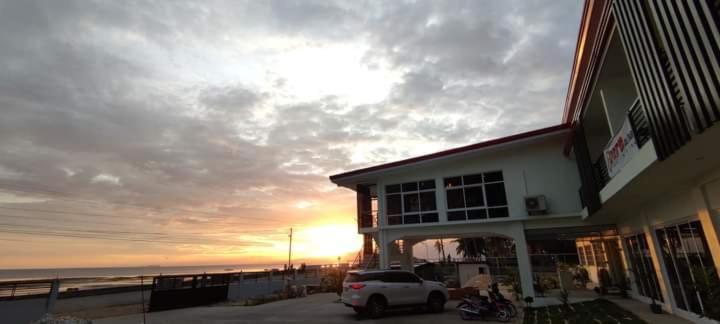 Elnora Delmar Travellers Inn Siquijor Exteriör bild